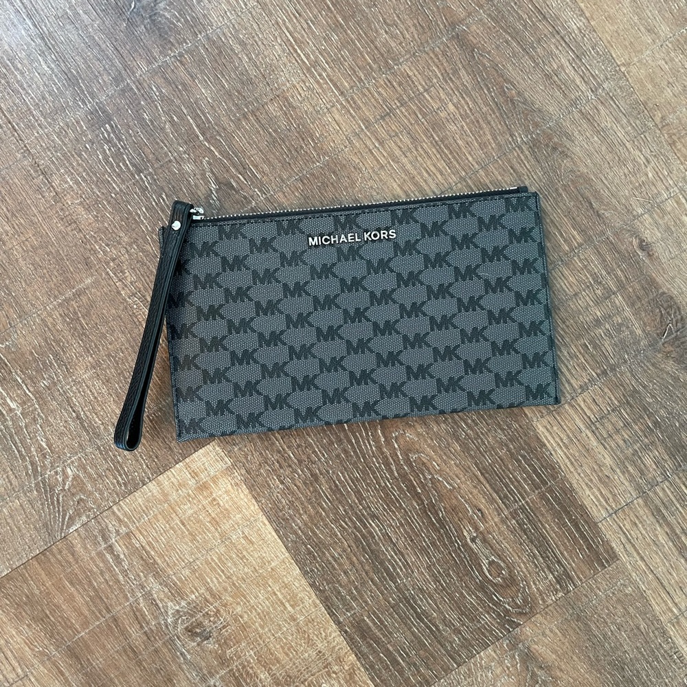 Michael Kors Wristlet brand new